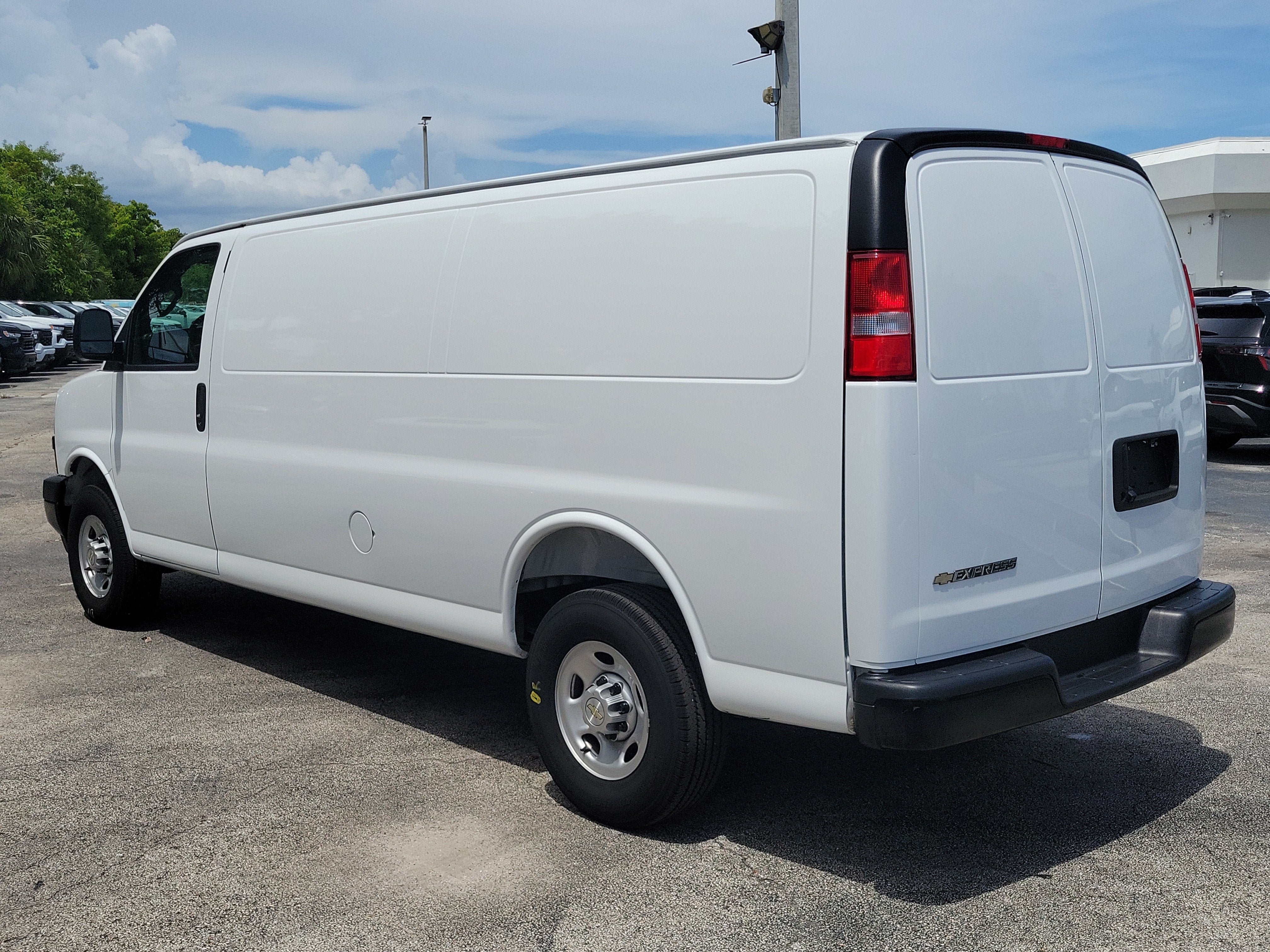 2025 Chevrolet Express Cargo WT