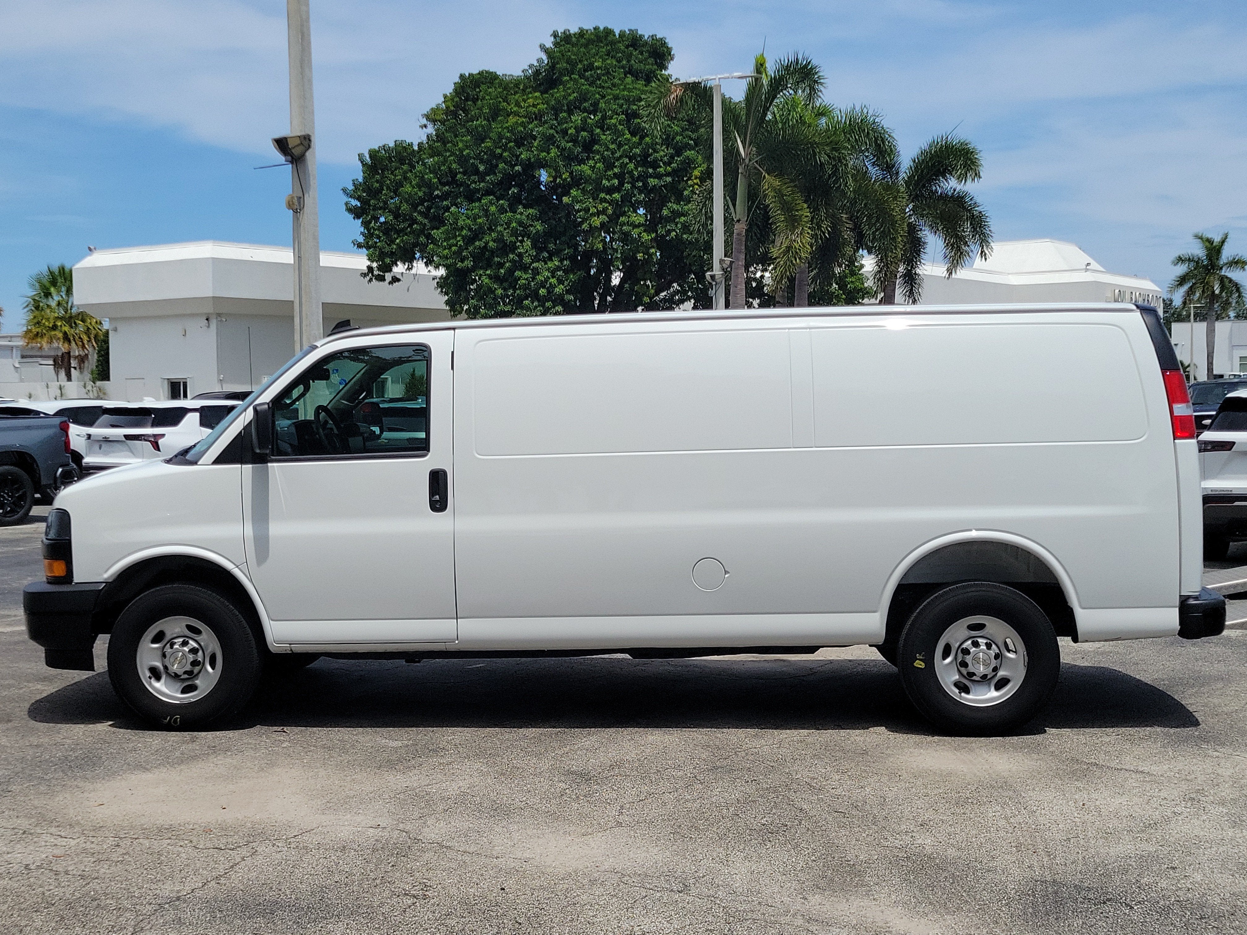 2025 Chevrolet Express Cargo WT