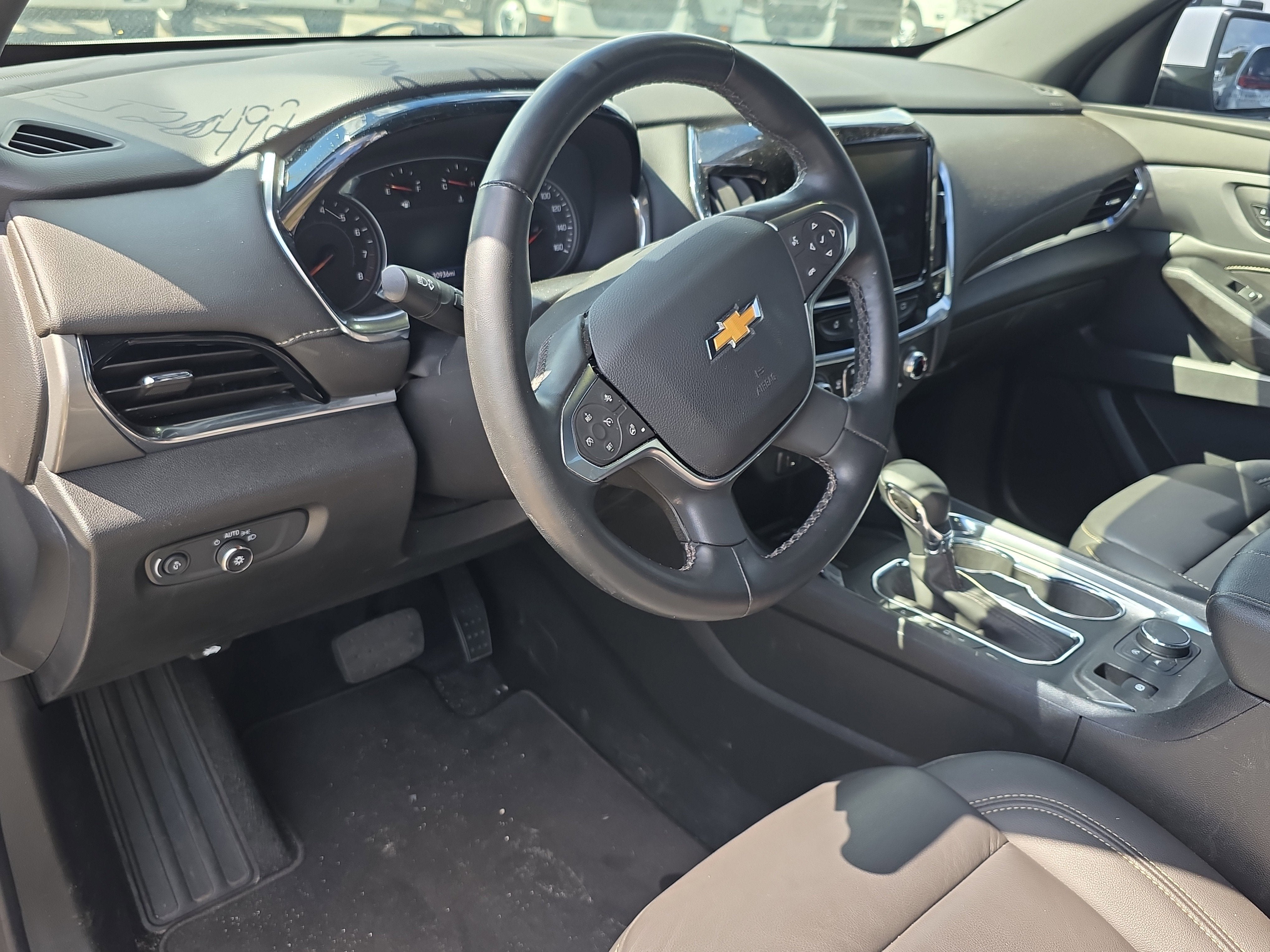 2023 Chevrolet Traverse LT Leather