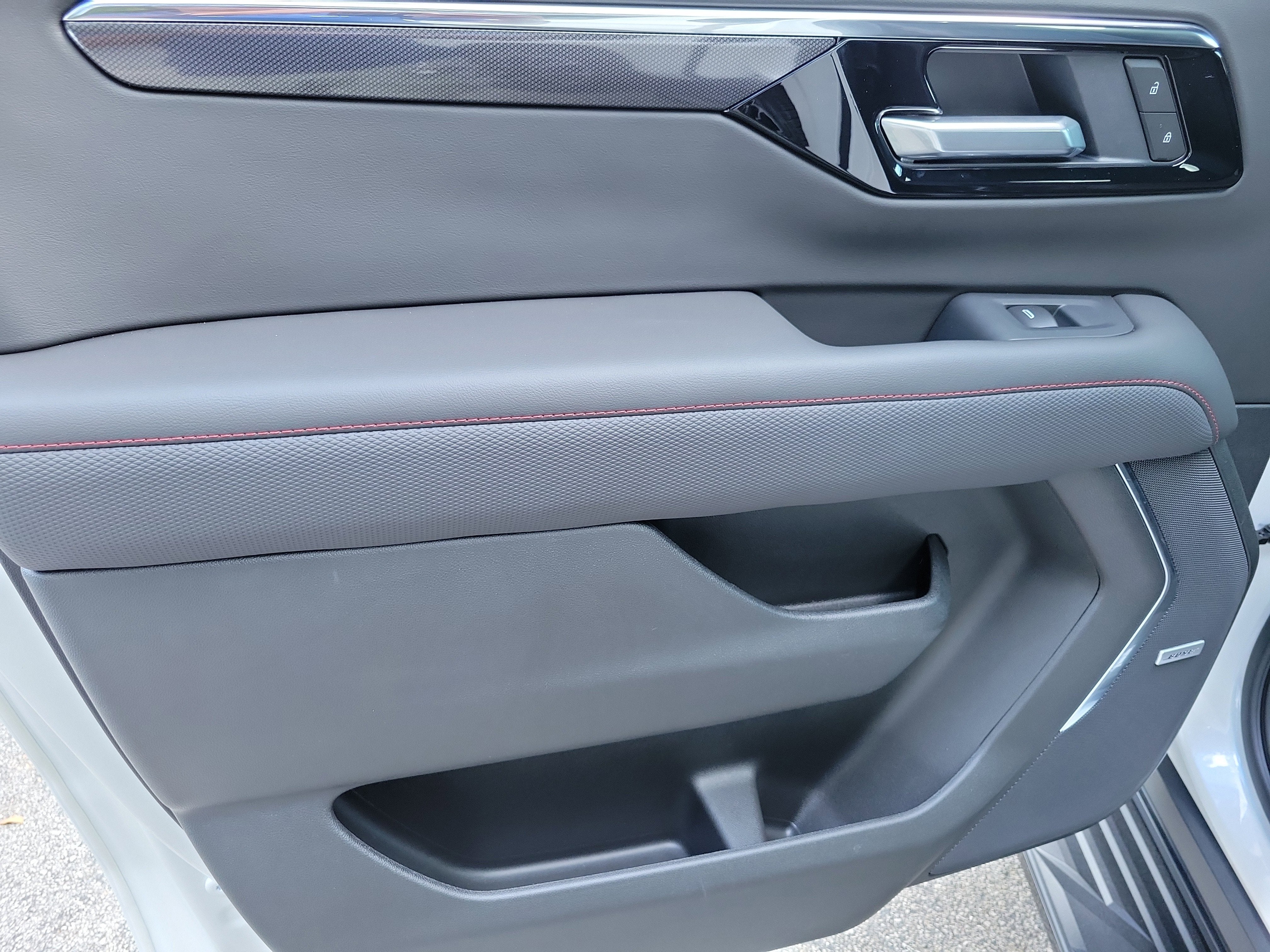 2025 Chevrolet Suburban RST