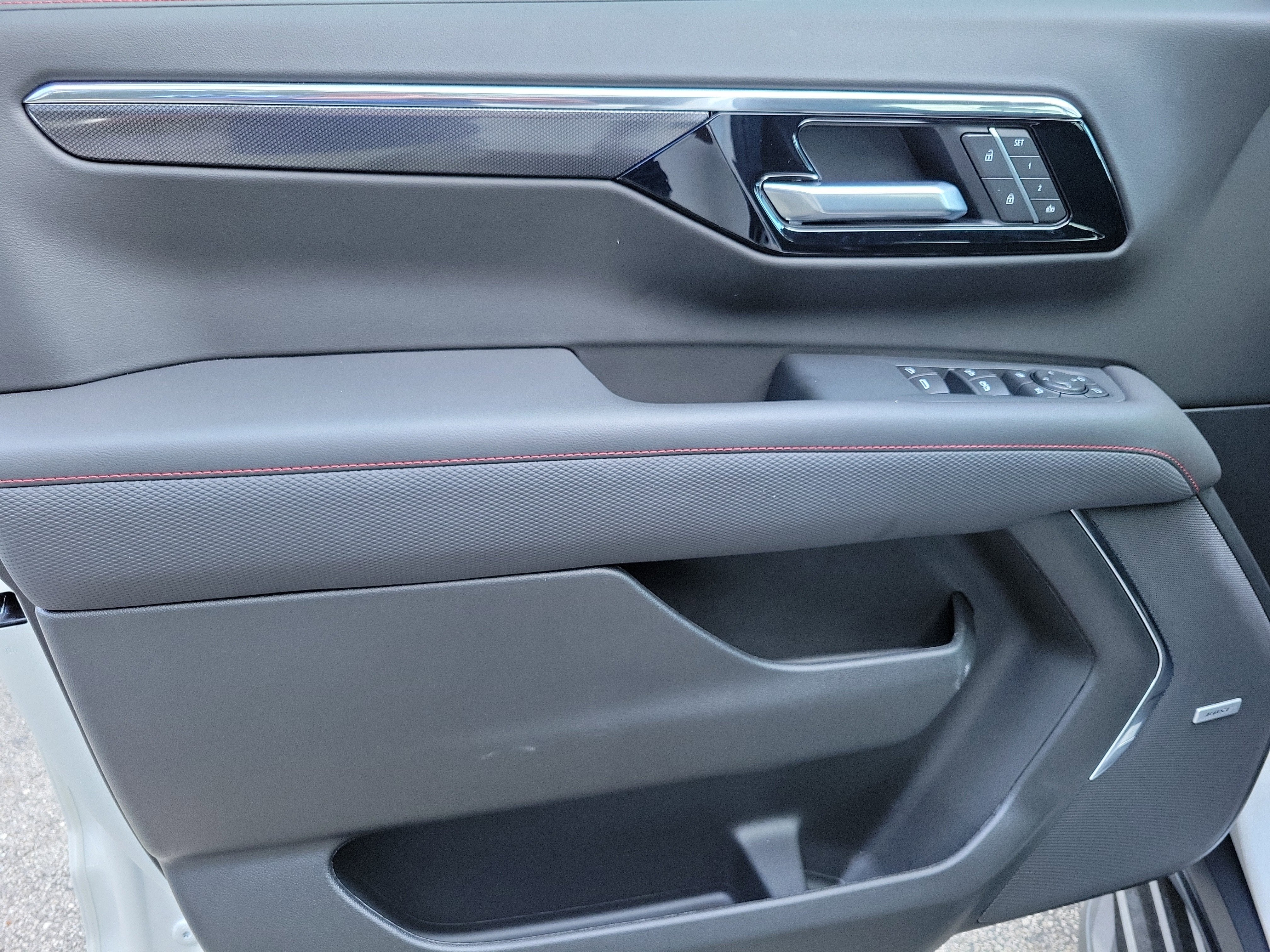 2025 Chevrolet Suburban RST