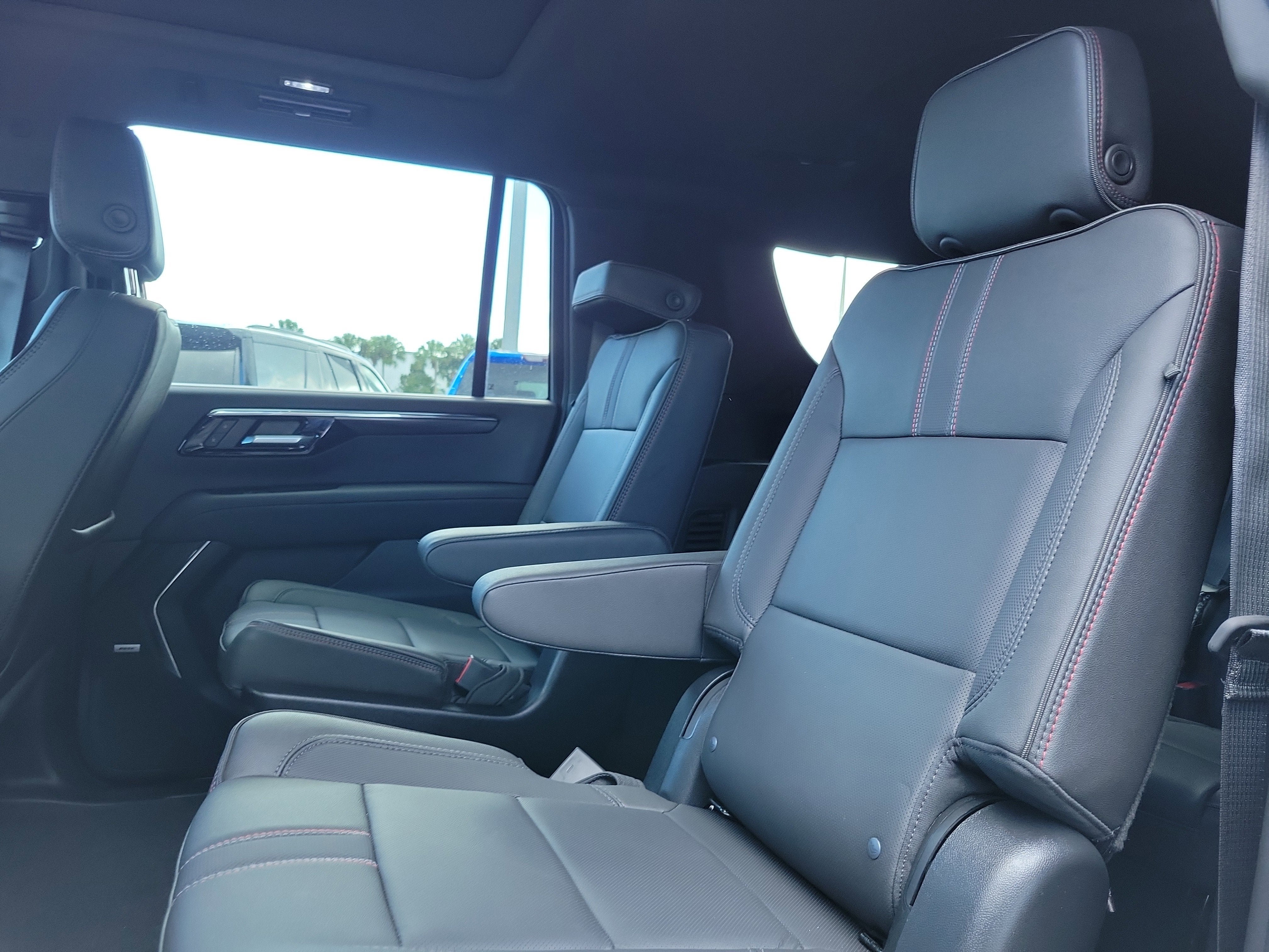 2025 Chevrolet Suburban RST