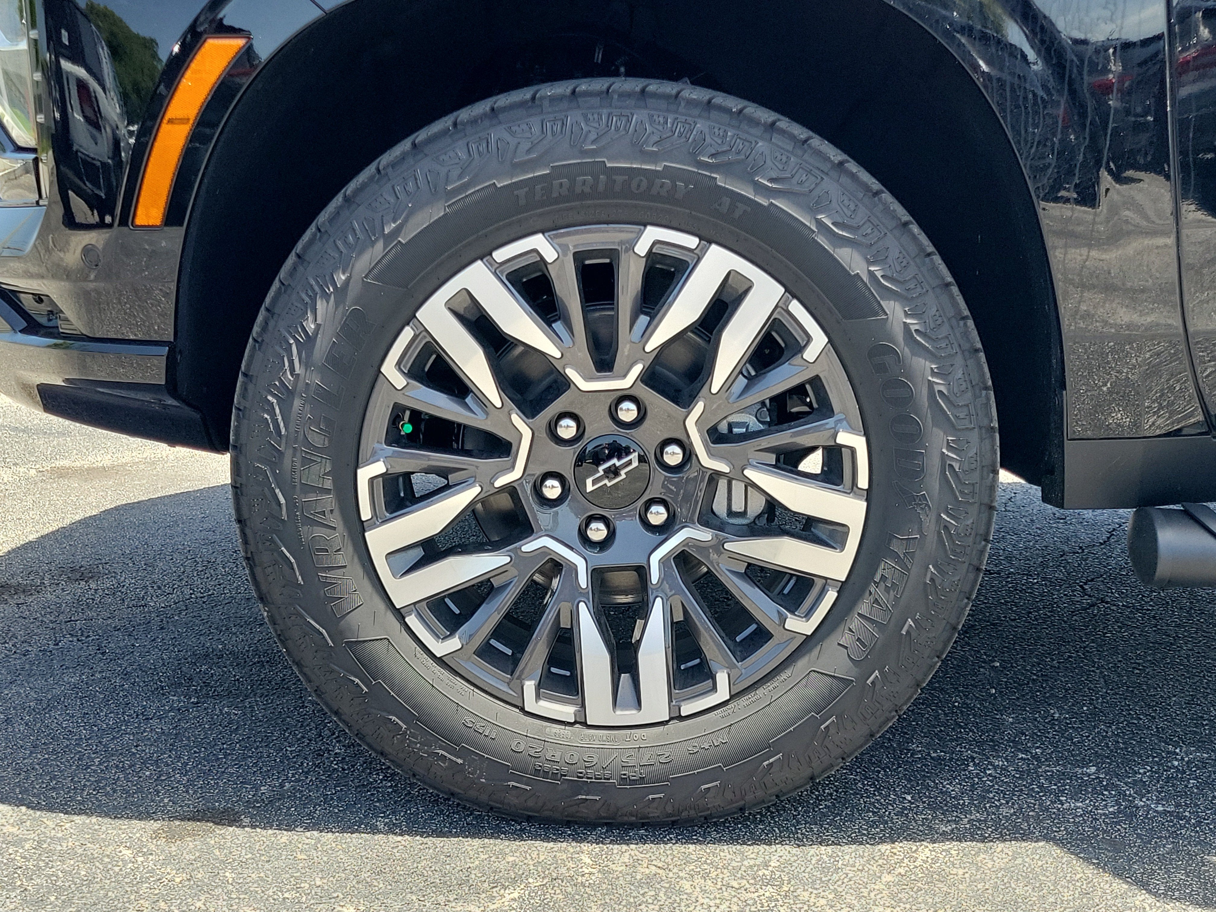 2026 Chevrolet Tahoe Z71 - Photo 9