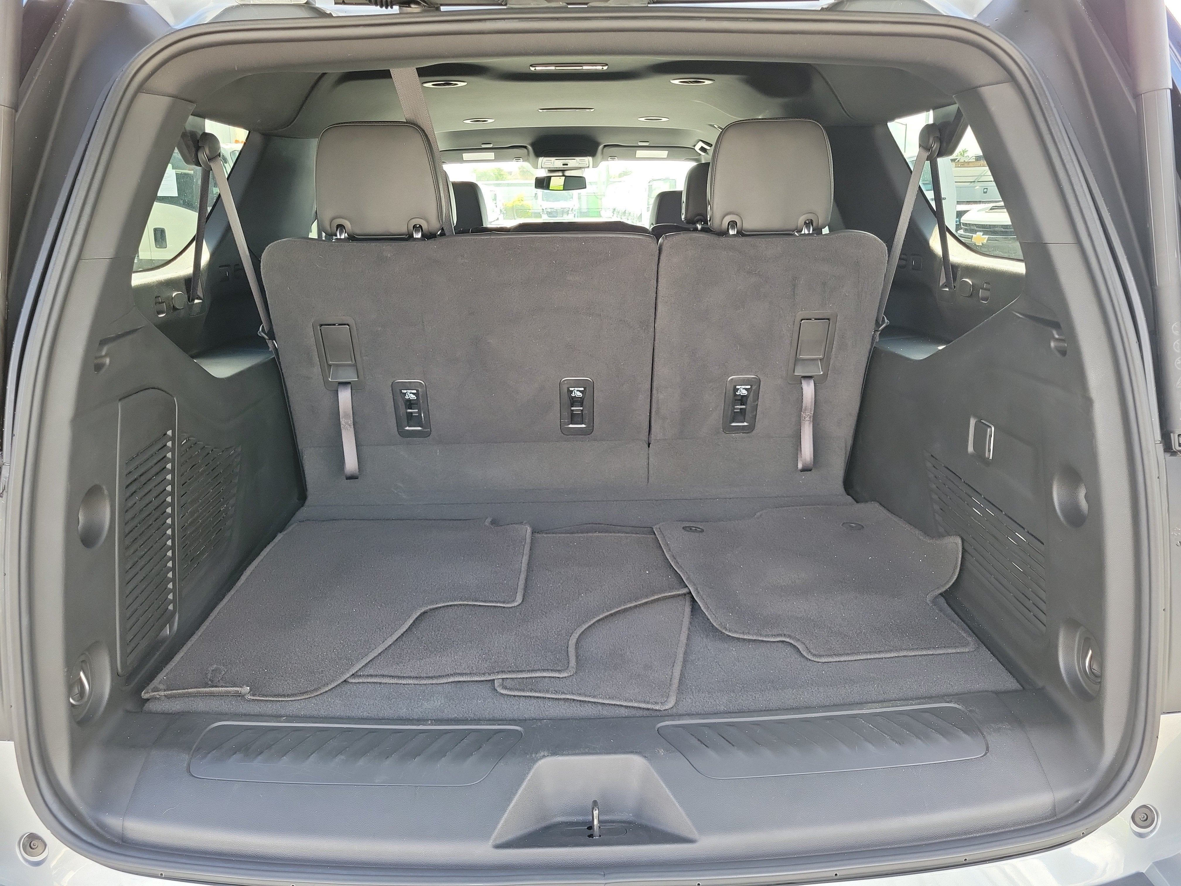 2024 Chevrolet Suburban LT