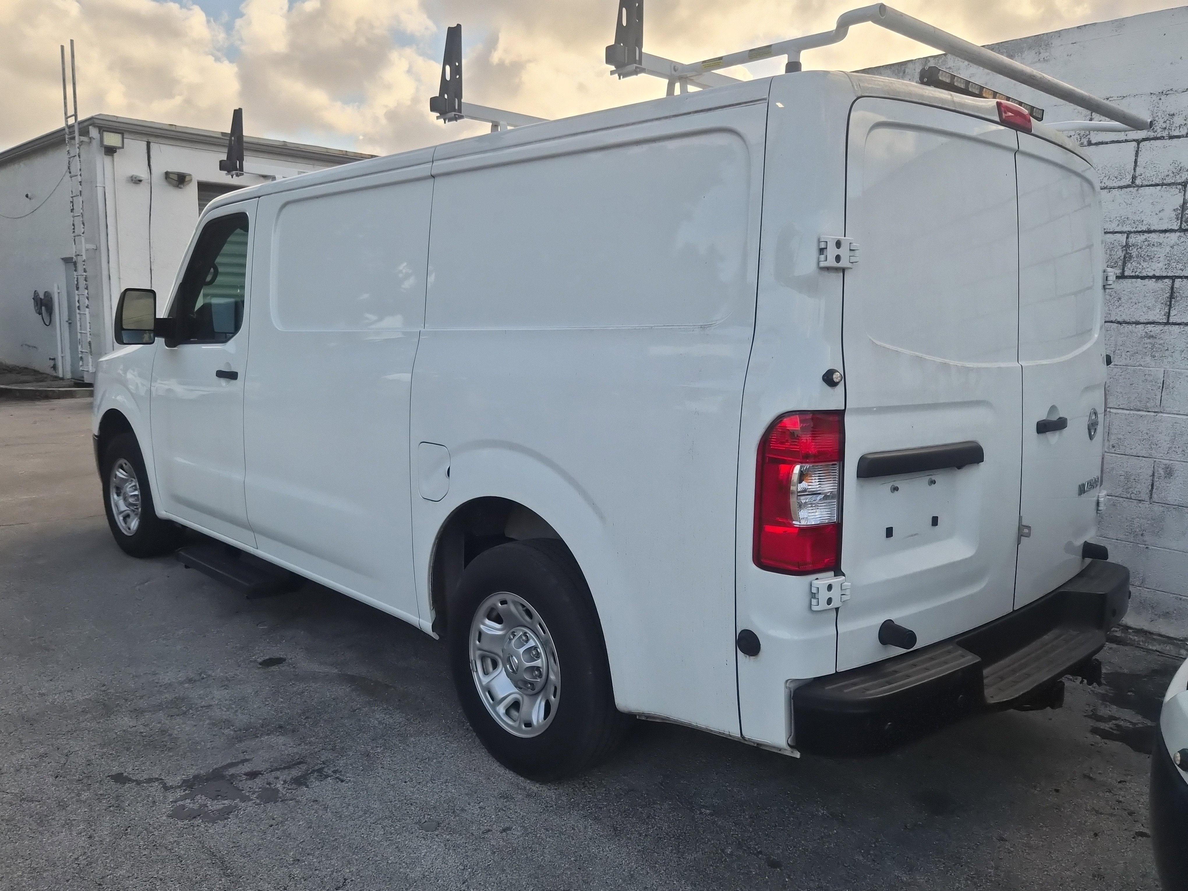 2021 Nissan NV Cargo SV