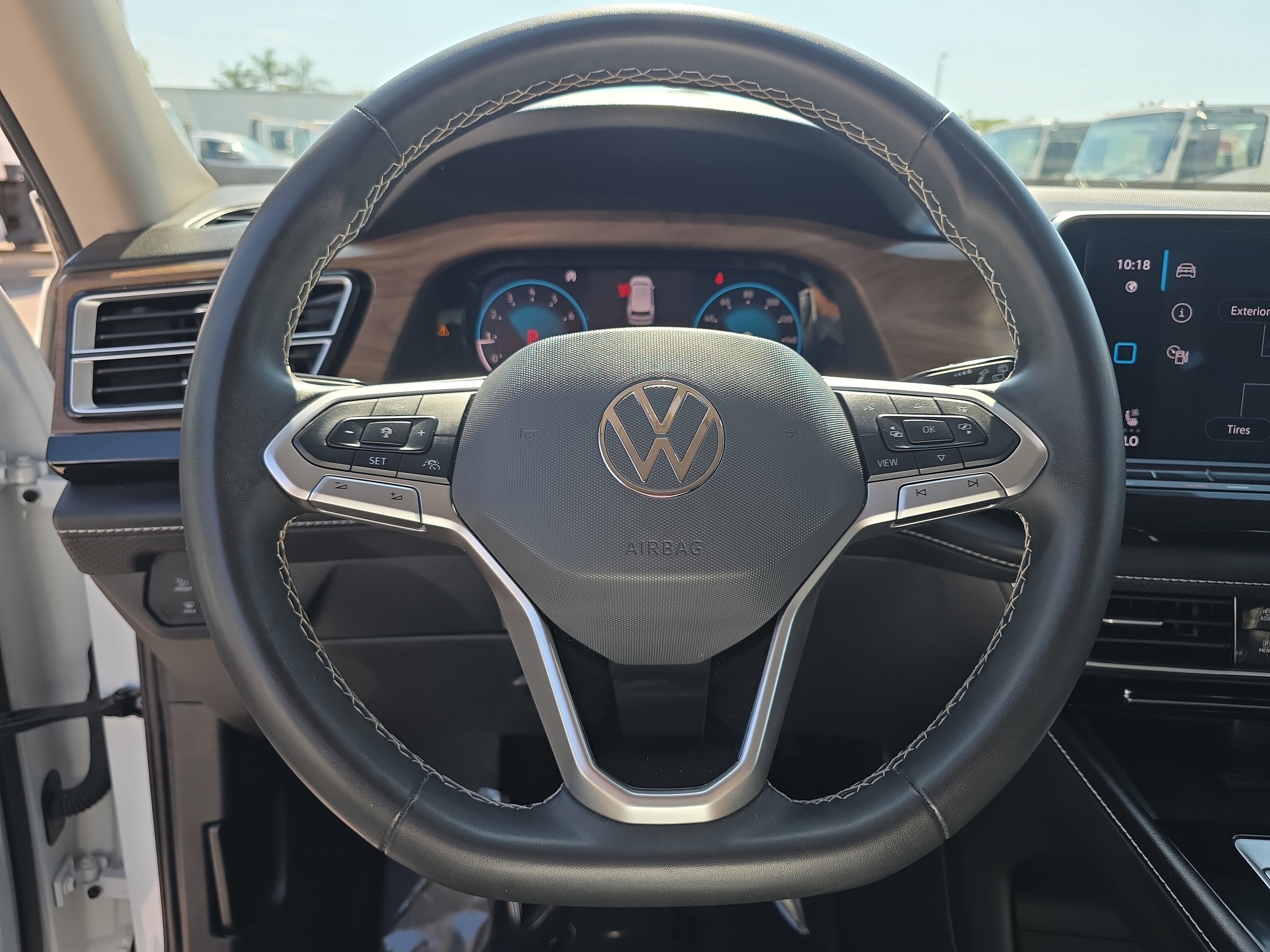 2024 Volkswagen Atlas 2.0T SE w/Technology