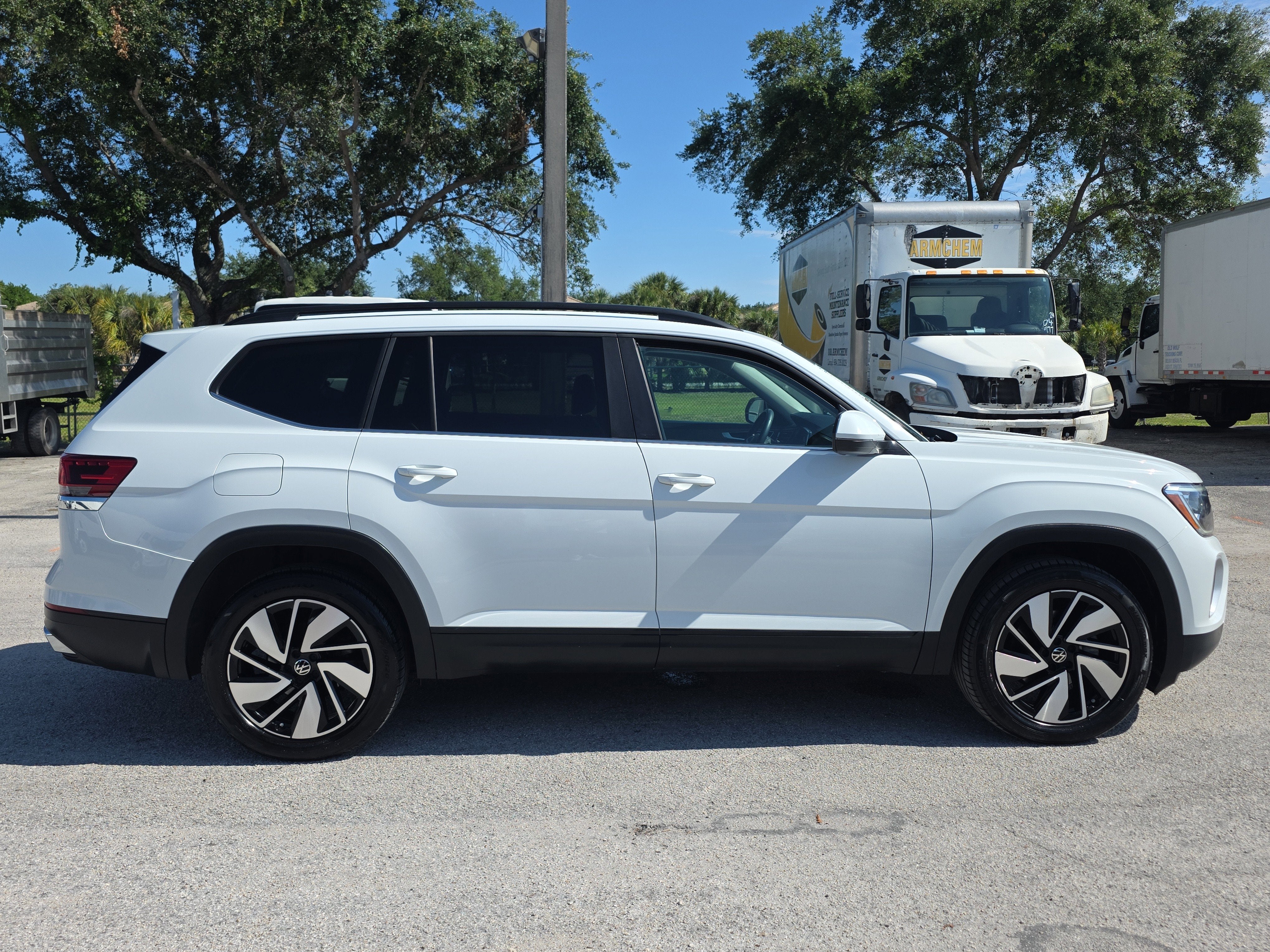 2024 Volkswagen Atlas 2.0T SE w/Technology