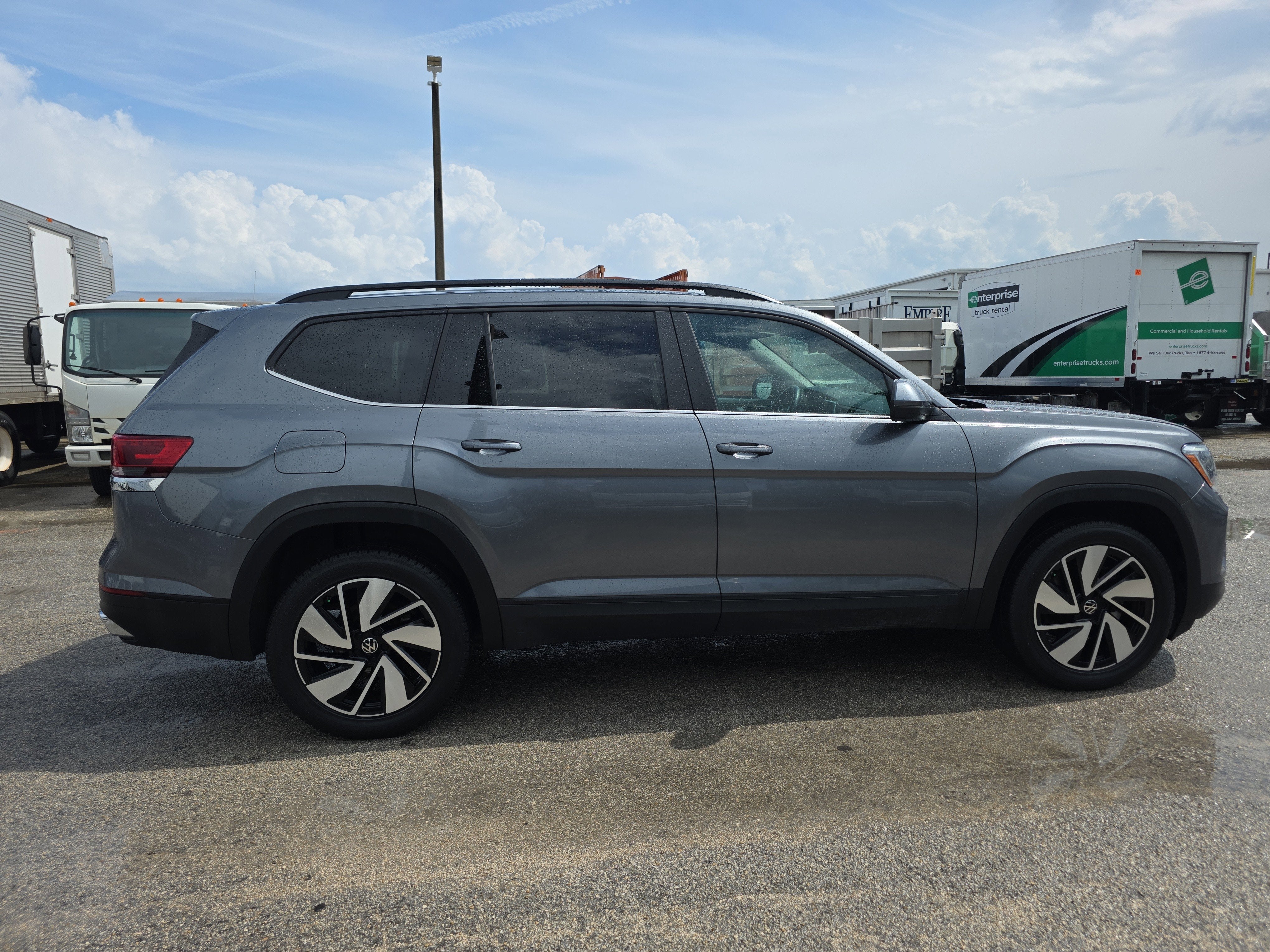 2024 Volkswagen Atlas 2.0T SE w/Technology