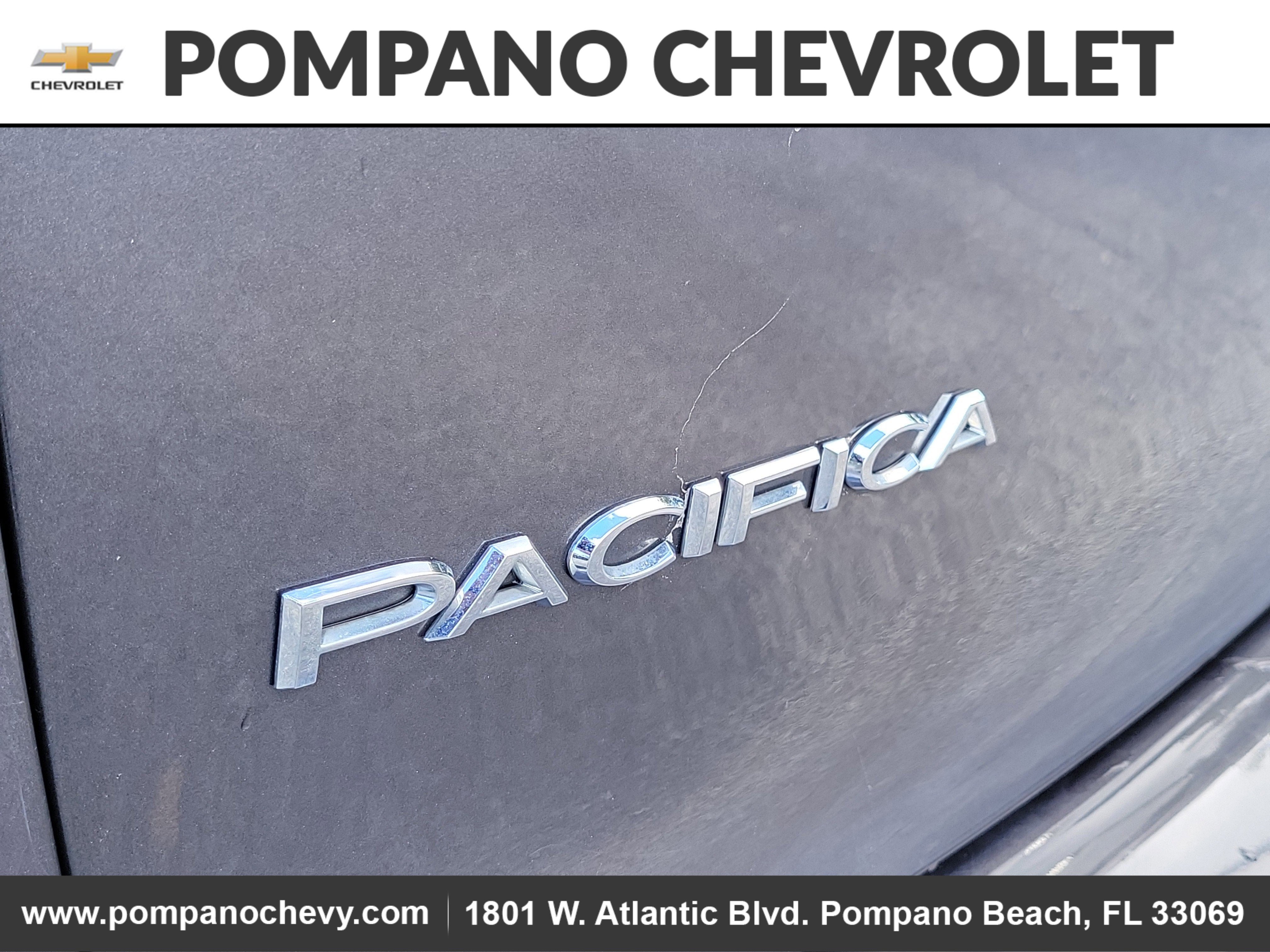 2022 Chrysler Pacifica Touring L