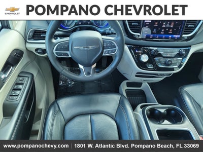 2022 Chrysler Pacifica Touring L