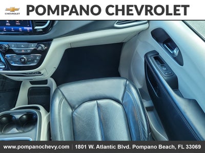 2022 Chrysler Pacifica Touring L