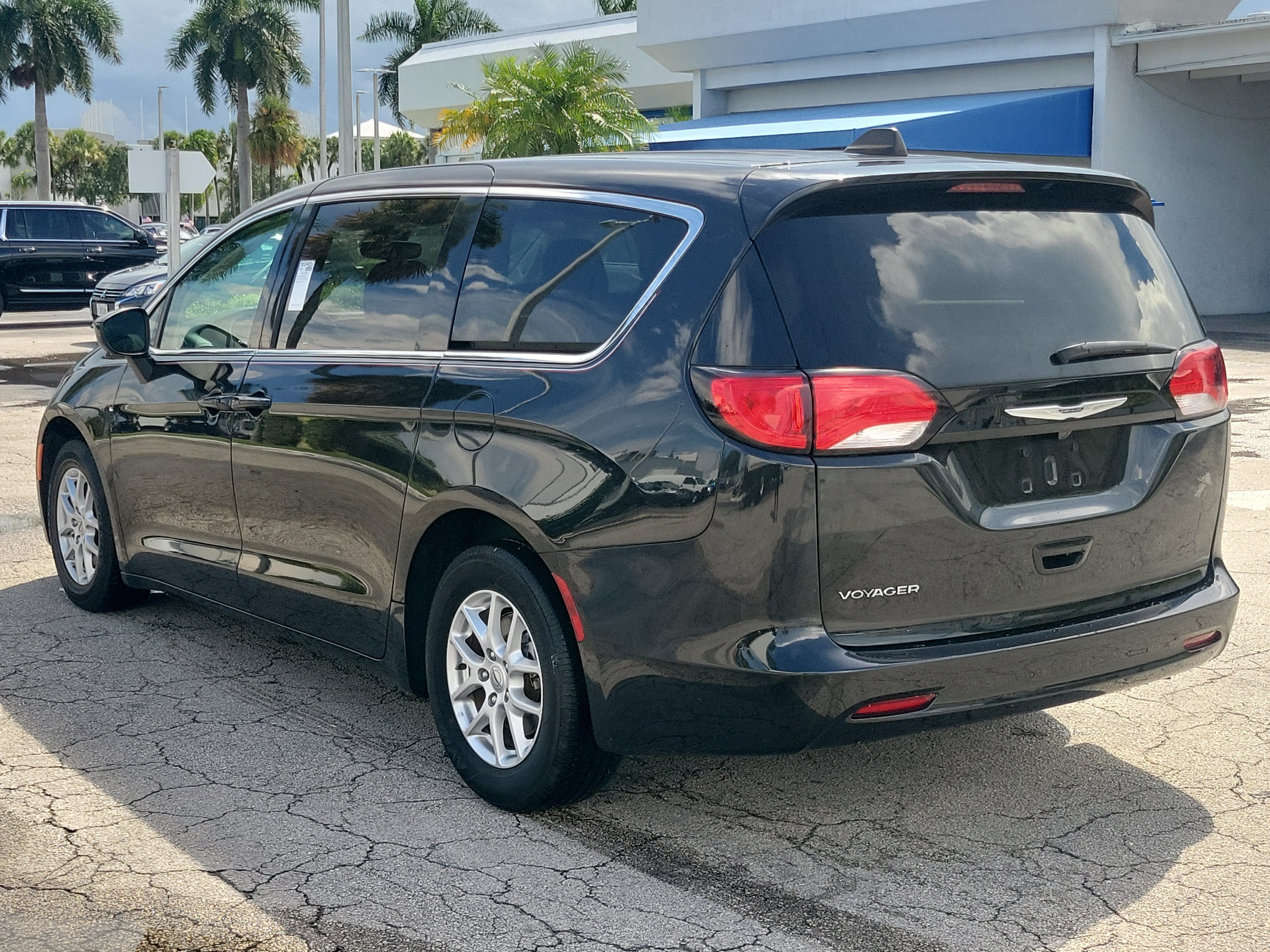 2023 Chrysler Voyager LX