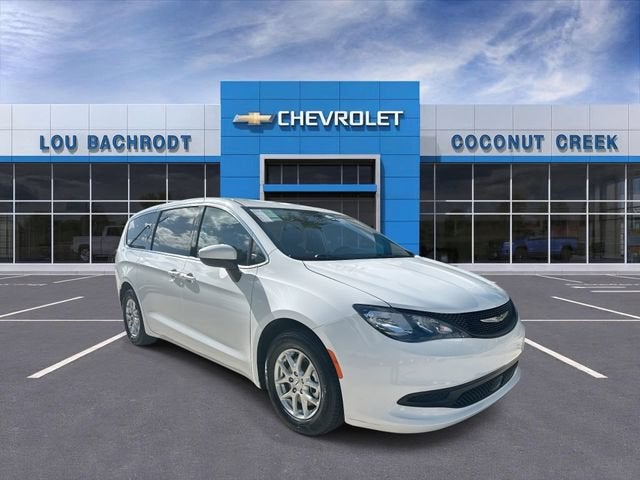2023 Chrysler Voyager
