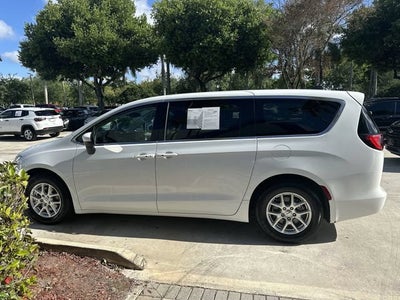 2023 Chrysler Voyager LX