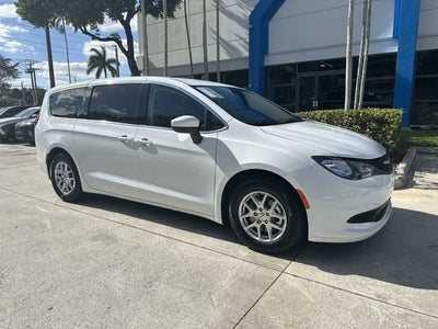 2023 Chrysler Voyager LX