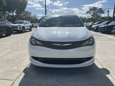 2023 Chrysler Voyager LX