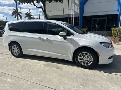 2023 Chrysler Voyager LX