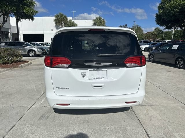 2023 Chrysler Voyager LX