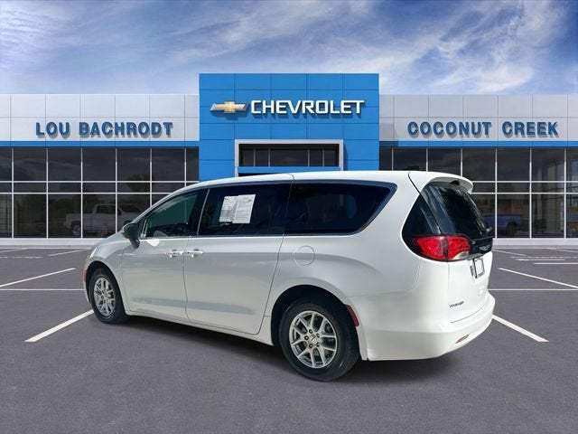 2023 Chrysler Voyager LX