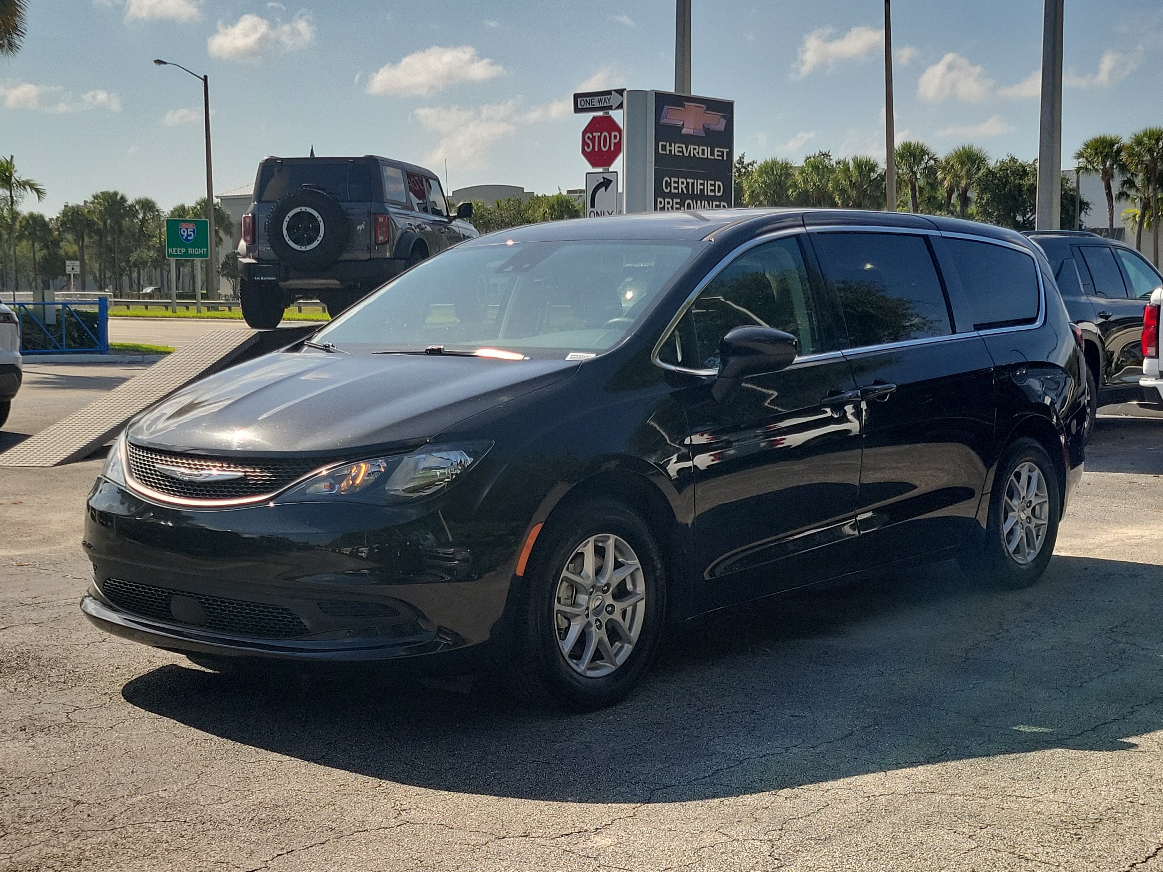 2023 Chrysler Voyager LX