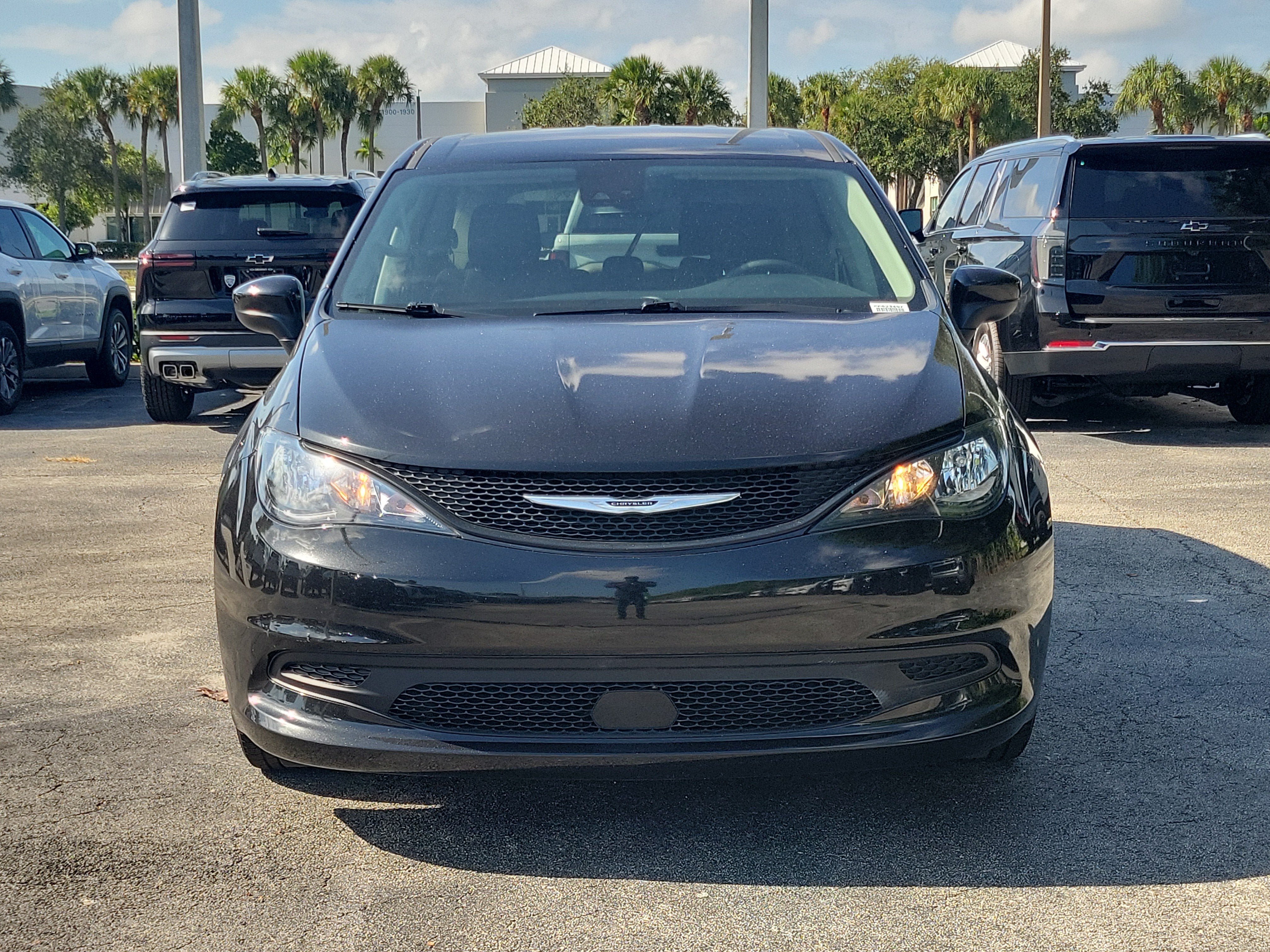 2023 Chrysler Voyager LX