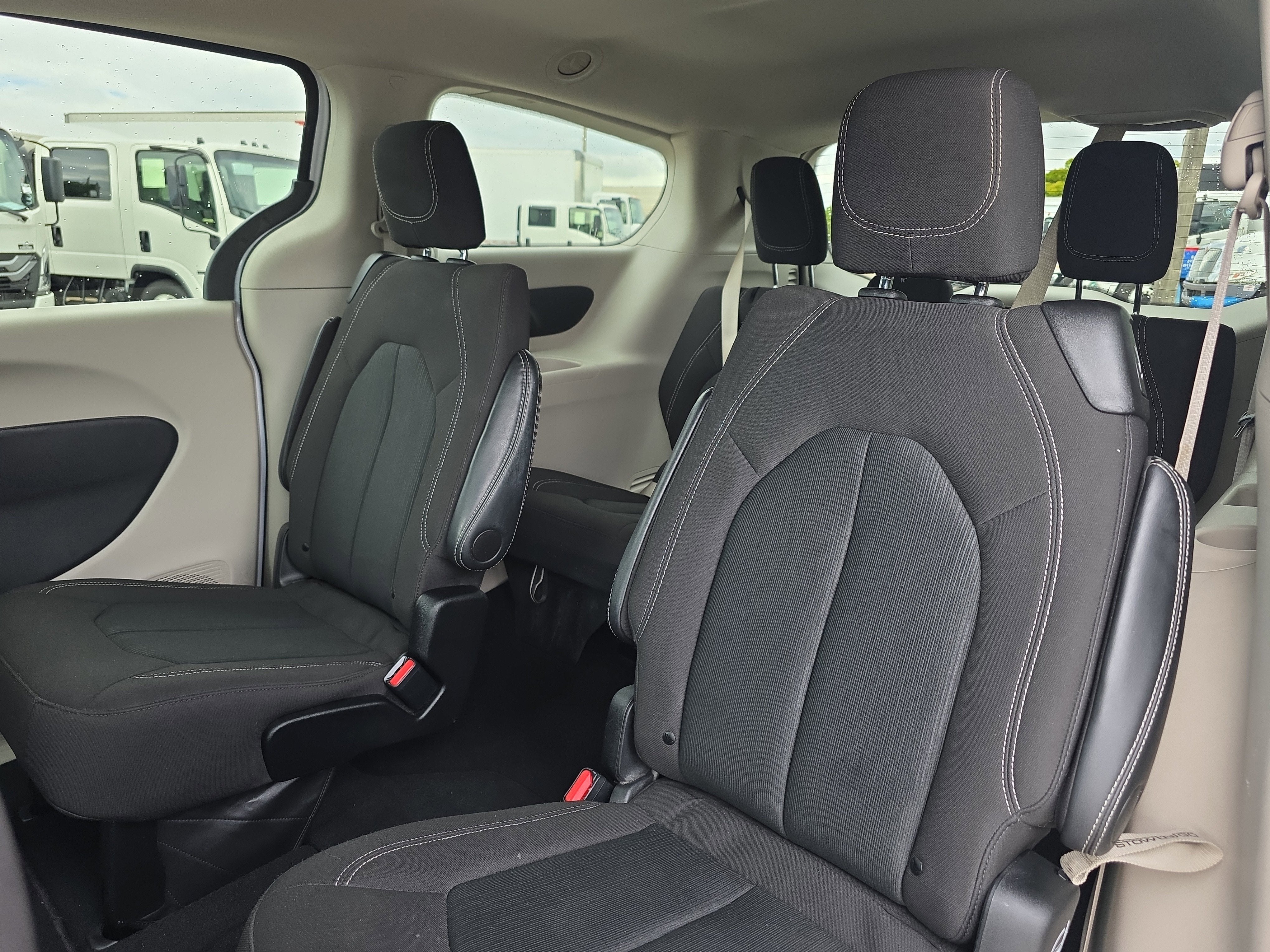 2024 Chrysler Voyager LX