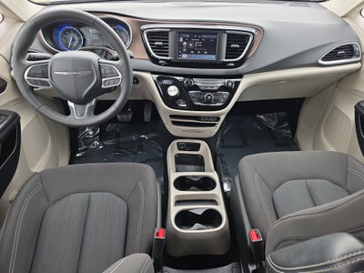 2024 Chrysler Voyager LX