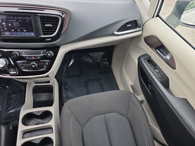 2024 Chrysler Voyager LX