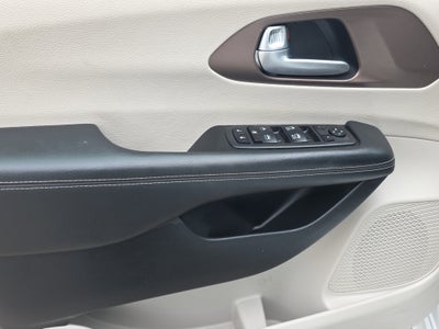 2024 Chrysler Voyager LX