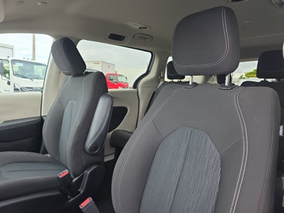 2024 Chrysler Voyager LX