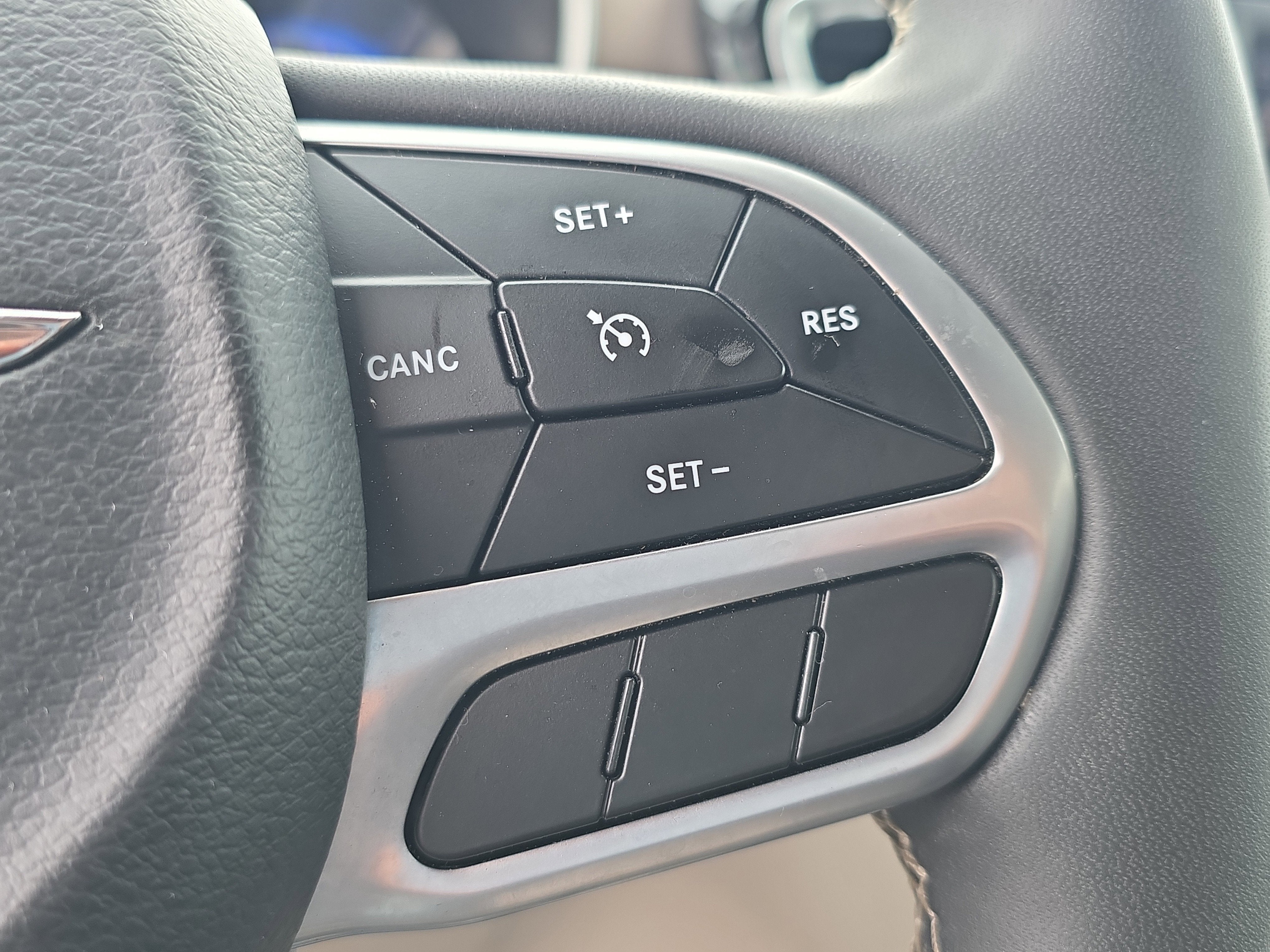 2024 Chrysler Voyager LX