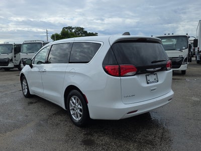 2024 Chrysler Voyager LX