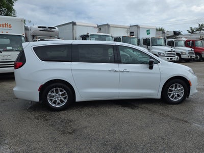 2024 Chrysler Voyager LX