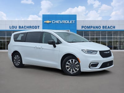 2024 Chrysler Pacifica Hybrid Select