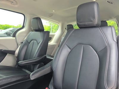 2024 Chrysler Pacifica Hybrid Select