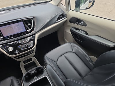 2024 Chrysler Pacifica Hybrid Select