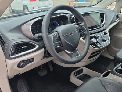 2024 Chrysler Pacifica Hybrid Select