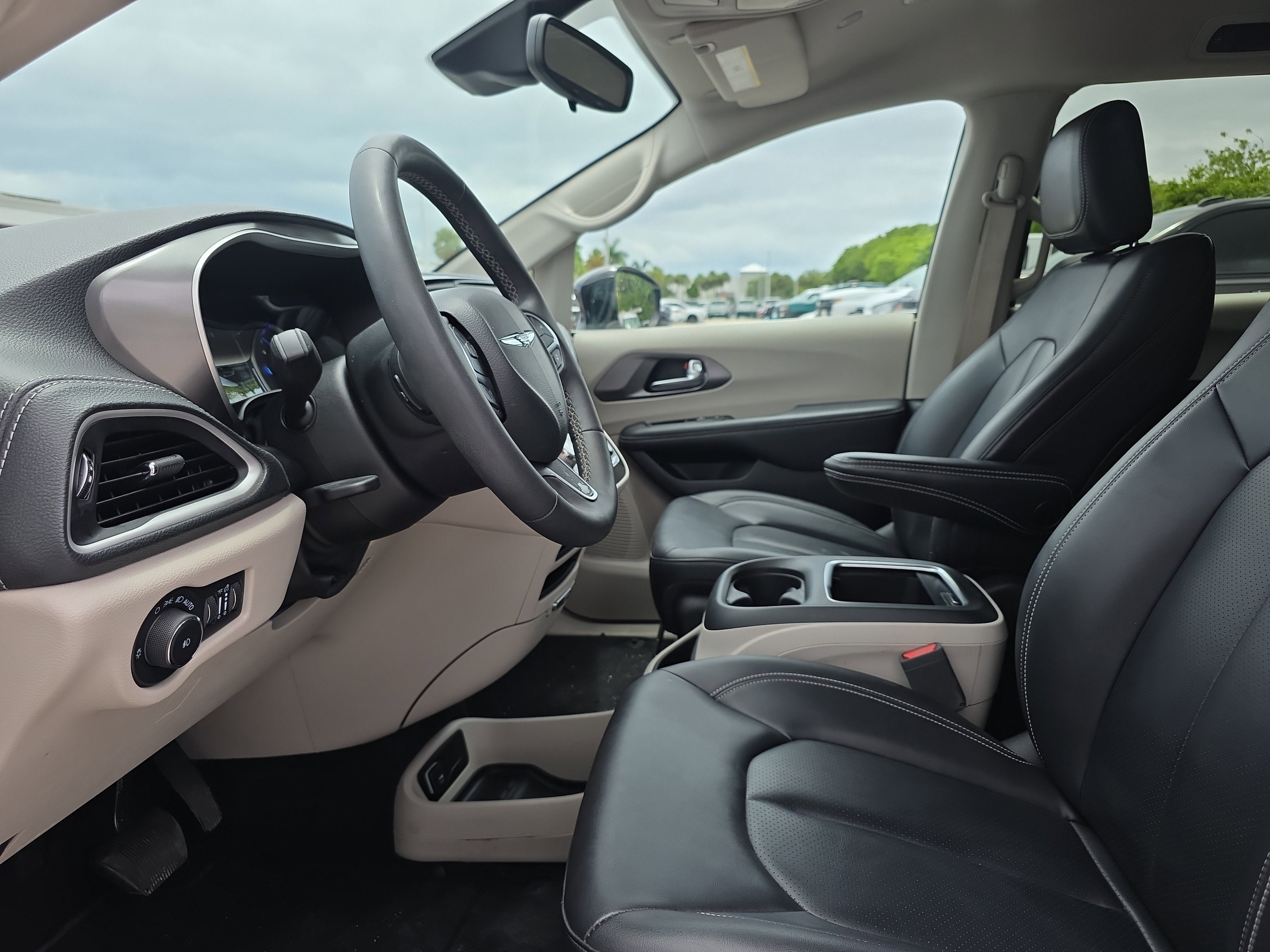 2024 Chrysler Pacifica Hybrid Select