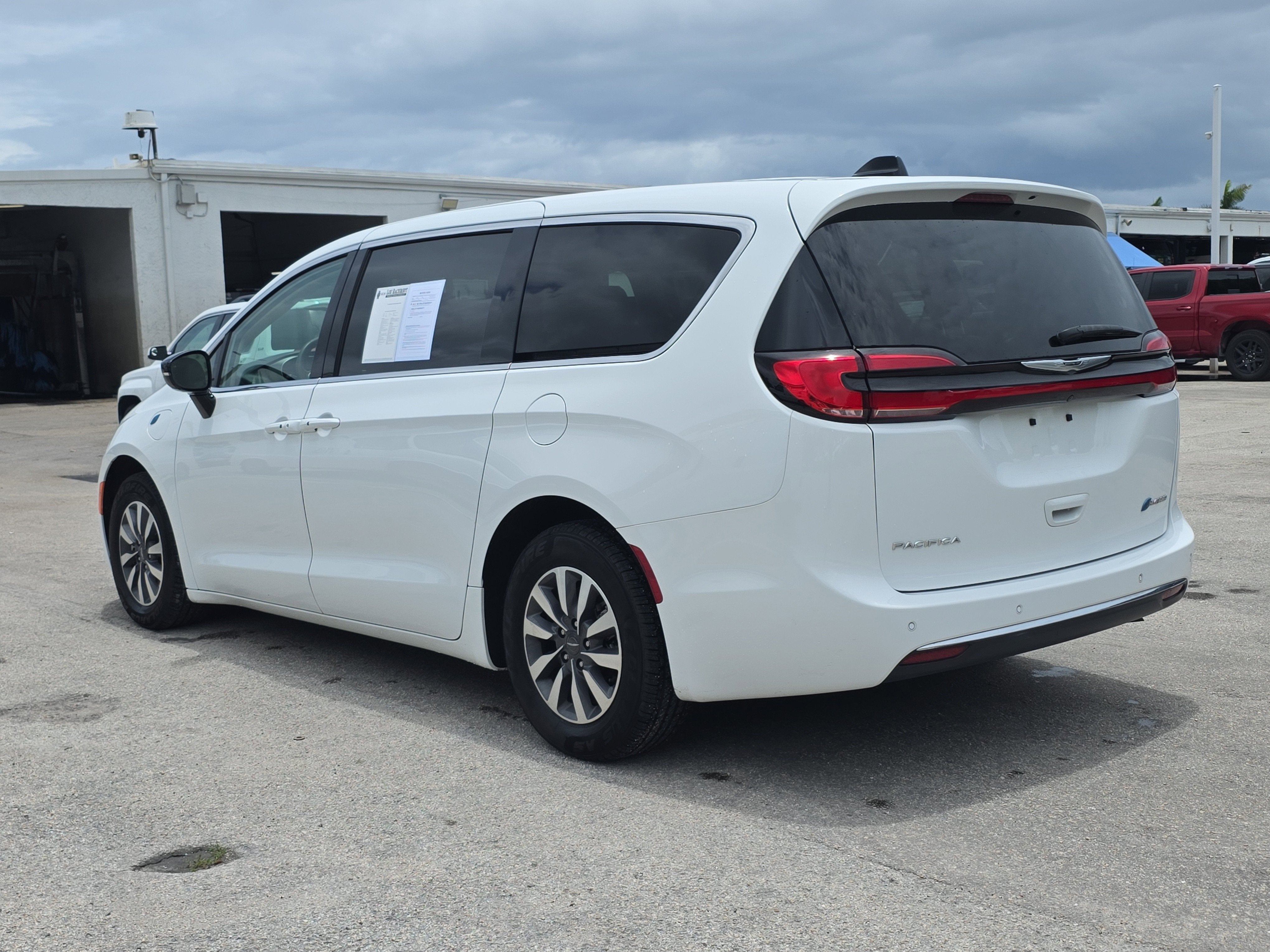 2024 Chrysler Pacifica Hybrid Select