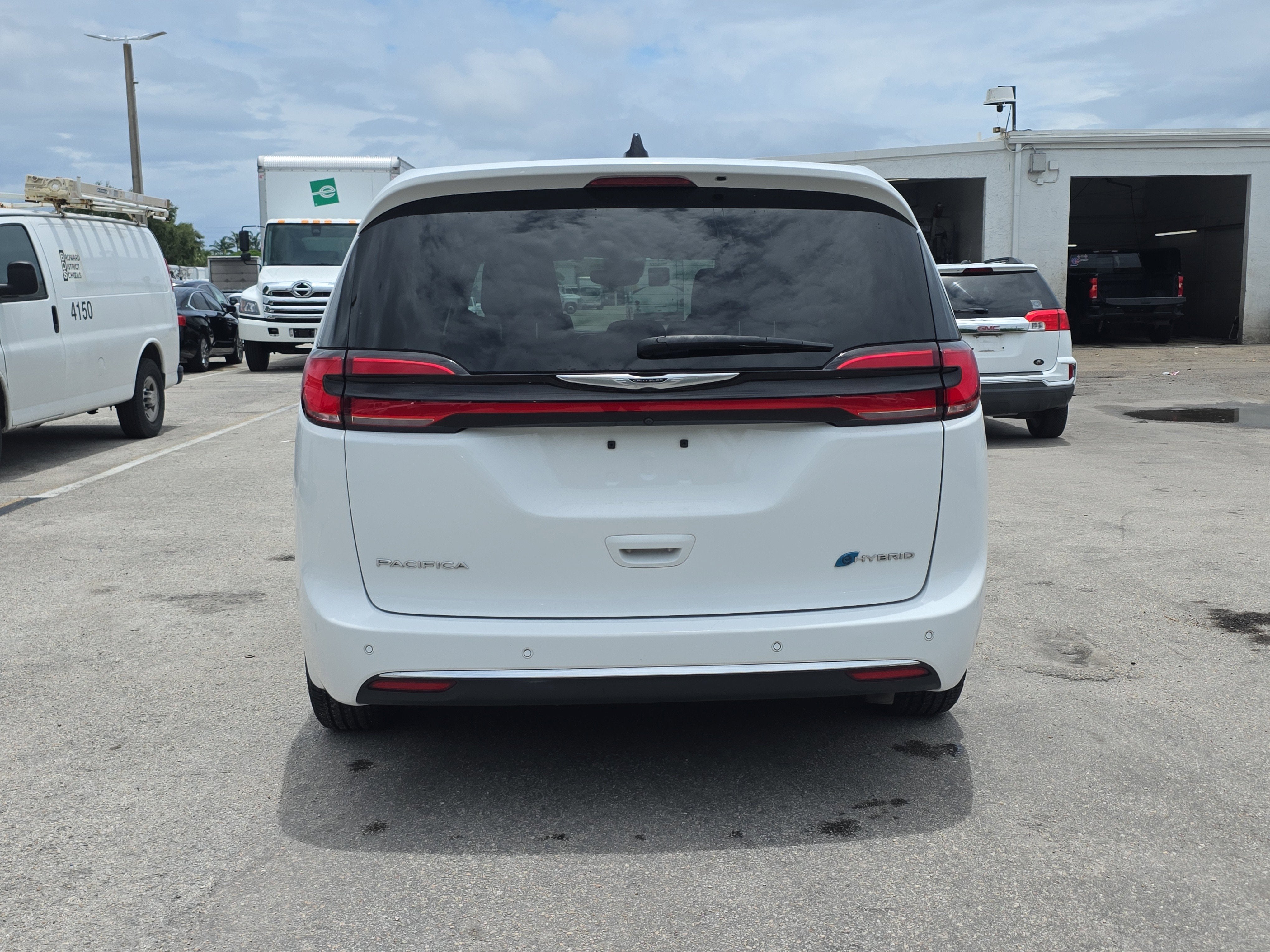 2024 Chrysler Pacifica Hybrid Select