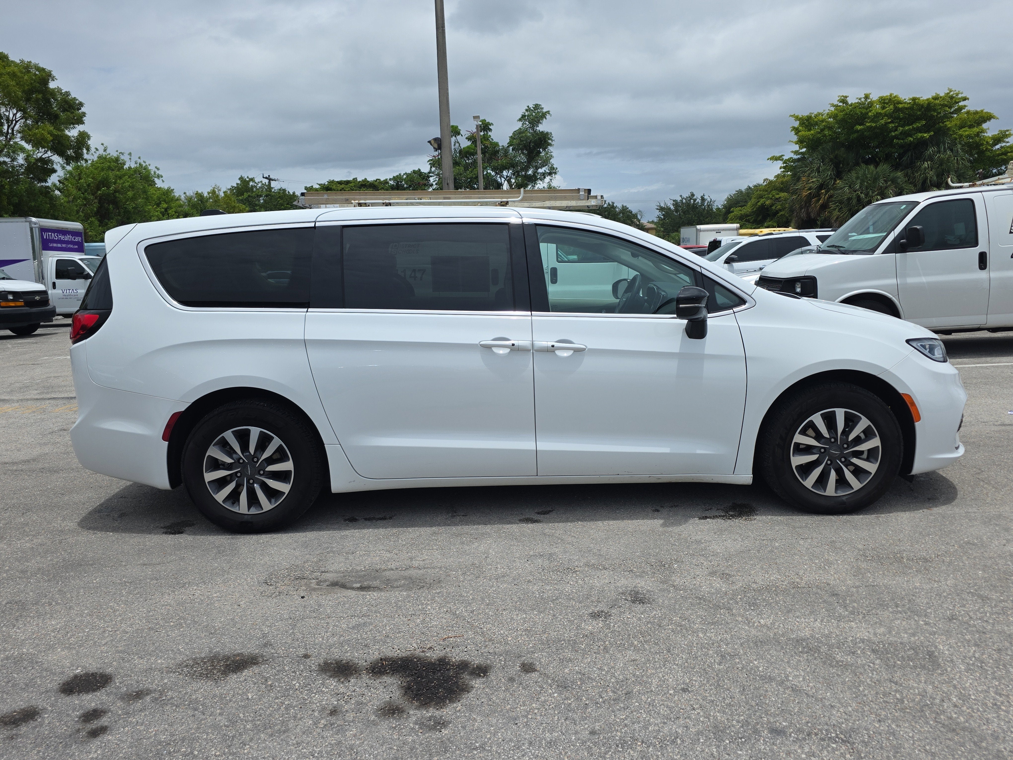 2024 Chrysler Pacifica Hybrid Select
