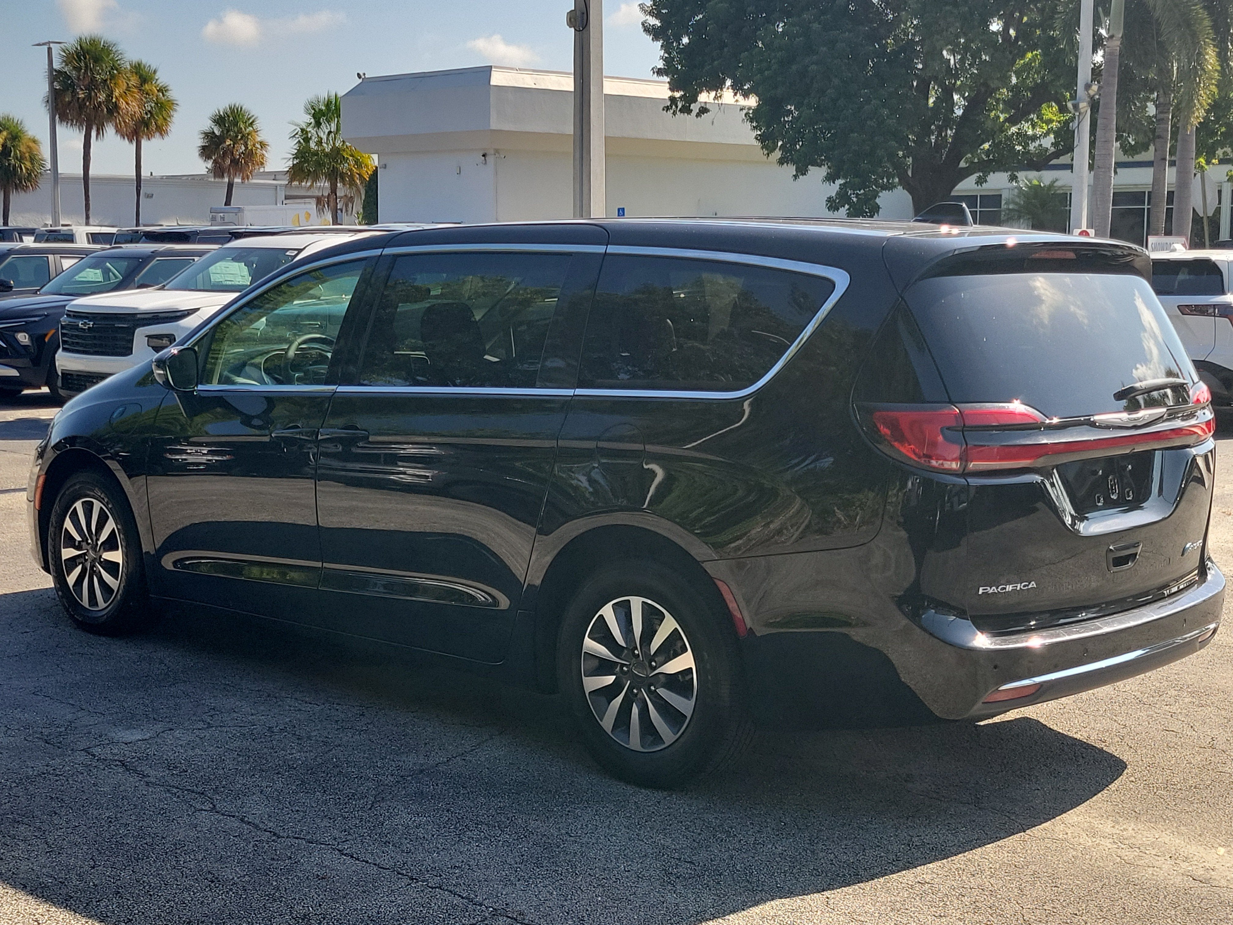 2024 Chrysler Pacifica Hybrid Select