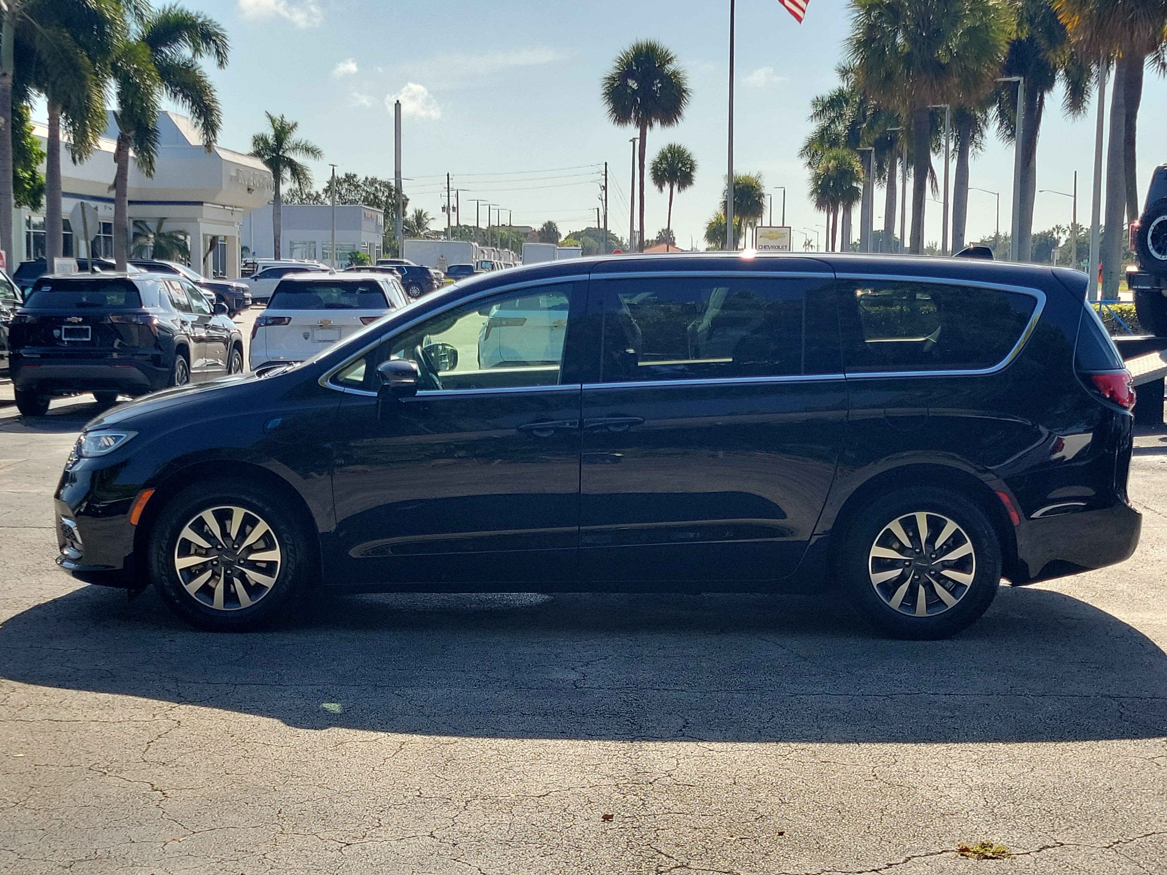2024 Chrysler Pacifica Hybrid Select