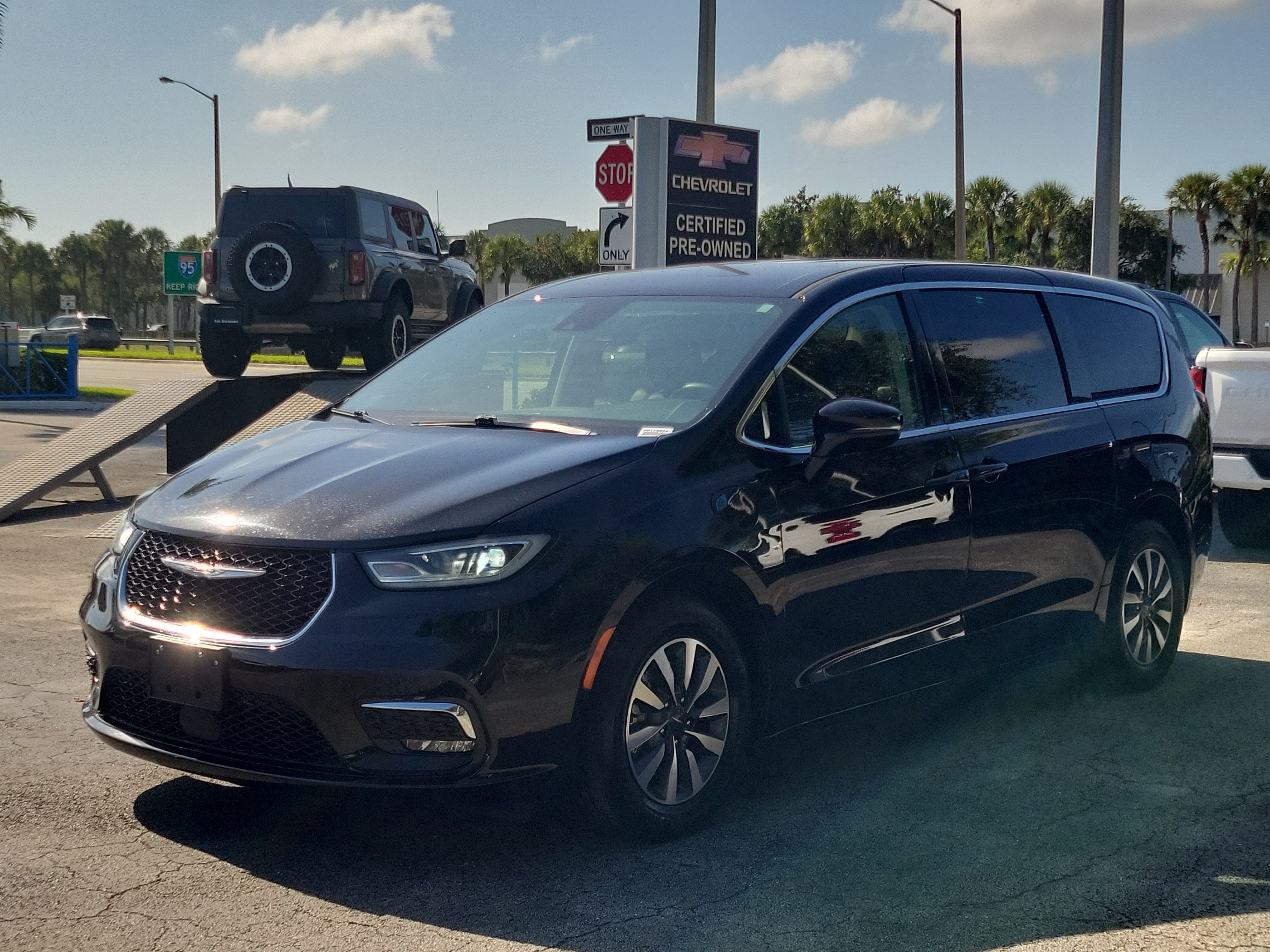 2024 Chrysler Pacifica Hybrid Select