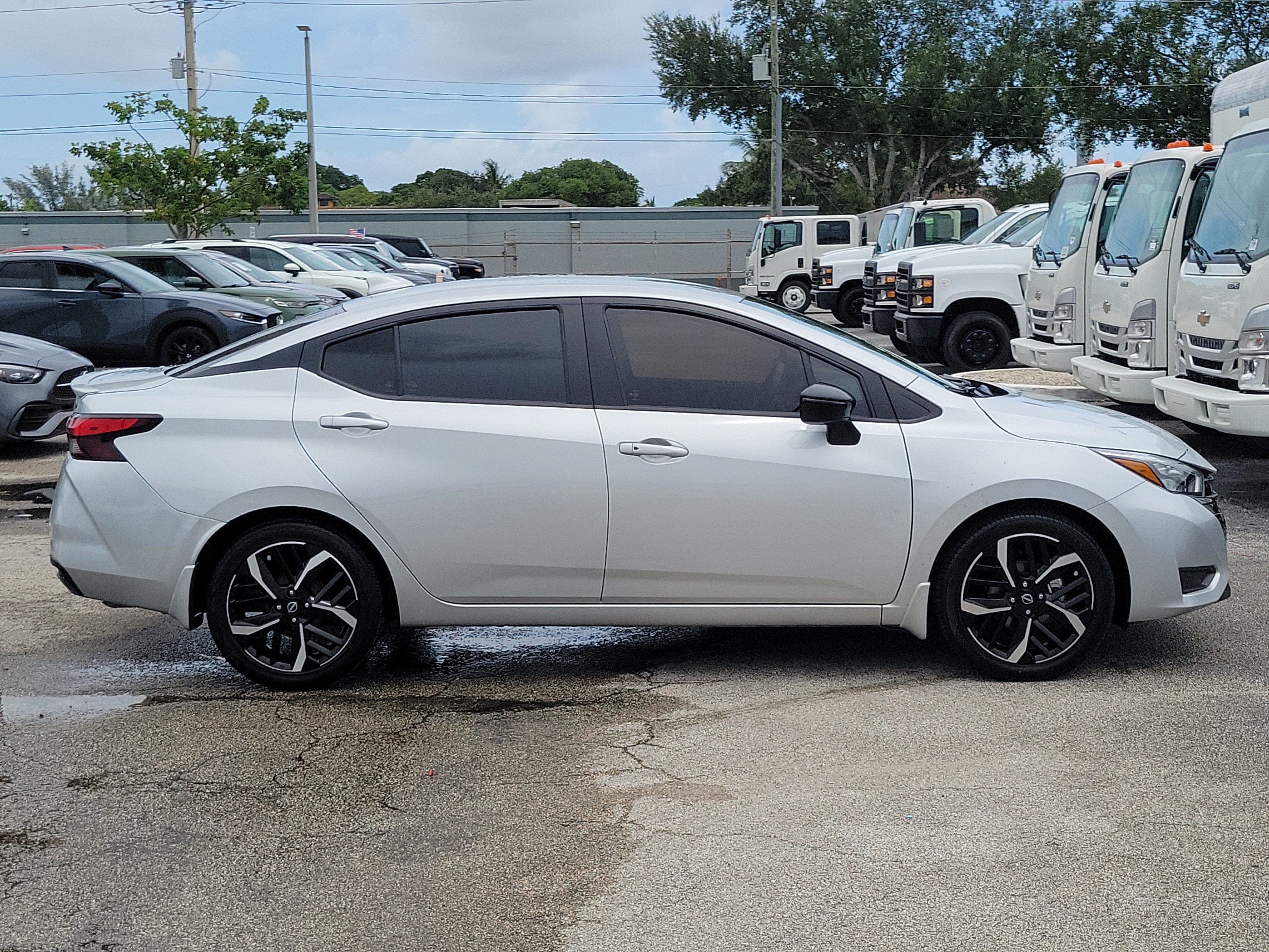 2025 Nissan Versa SR