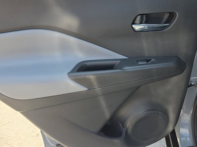 2022 Nissan Kicks SR