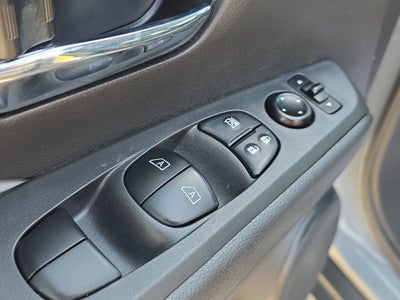 2022 Nissan Kicks SR