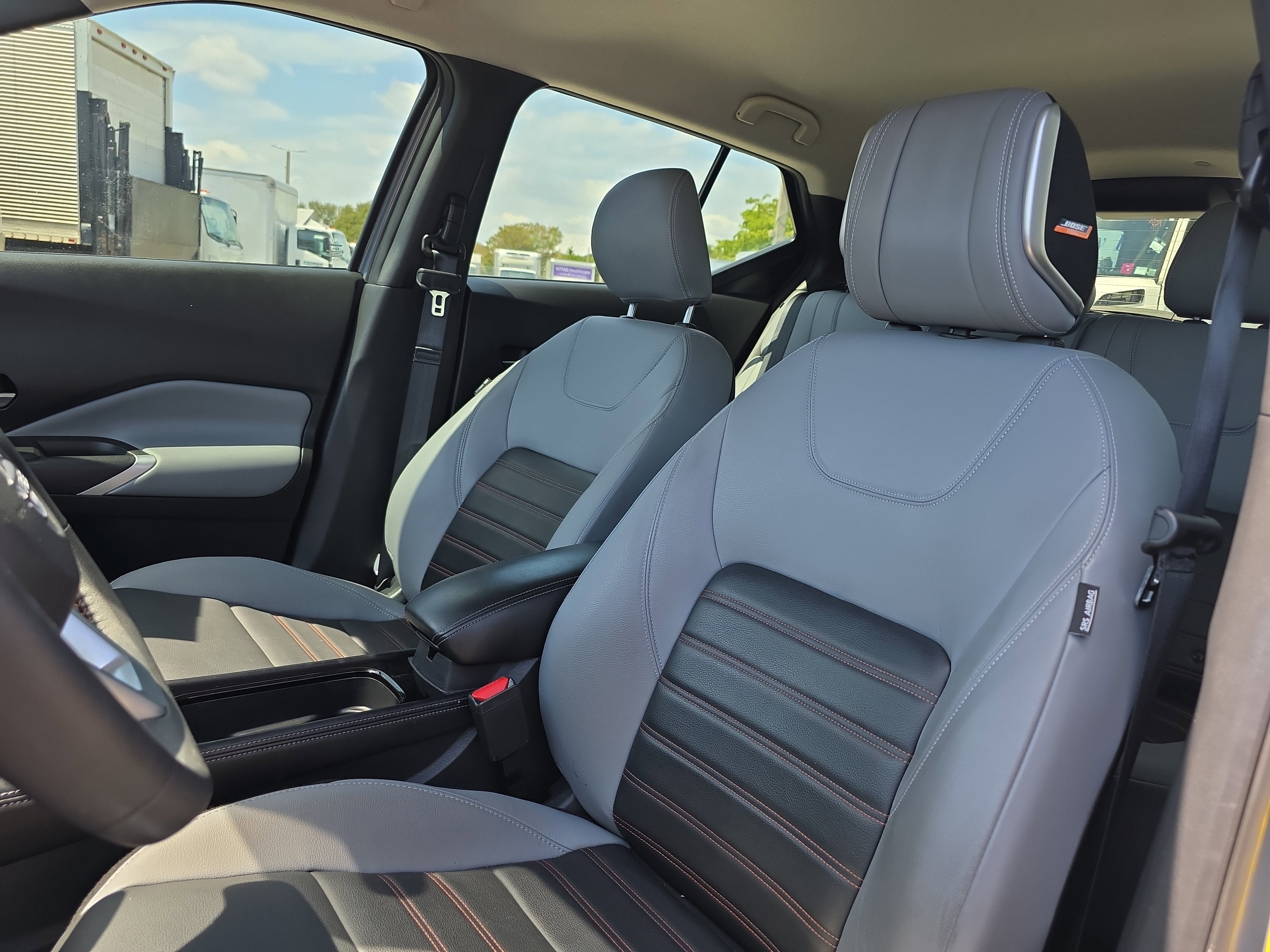 2022 Nissan Kicks SR