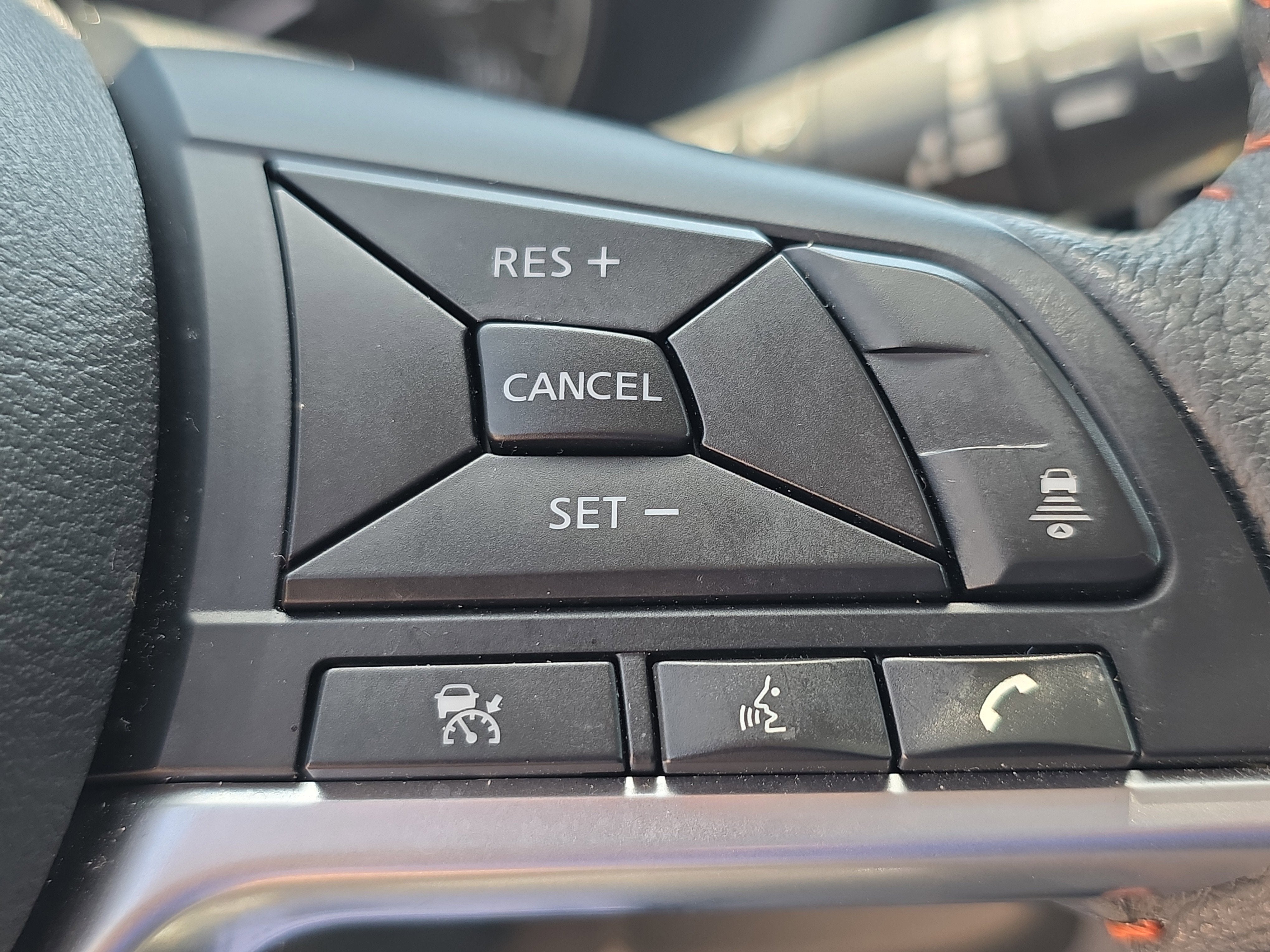 2022 Nissan Kicks SR