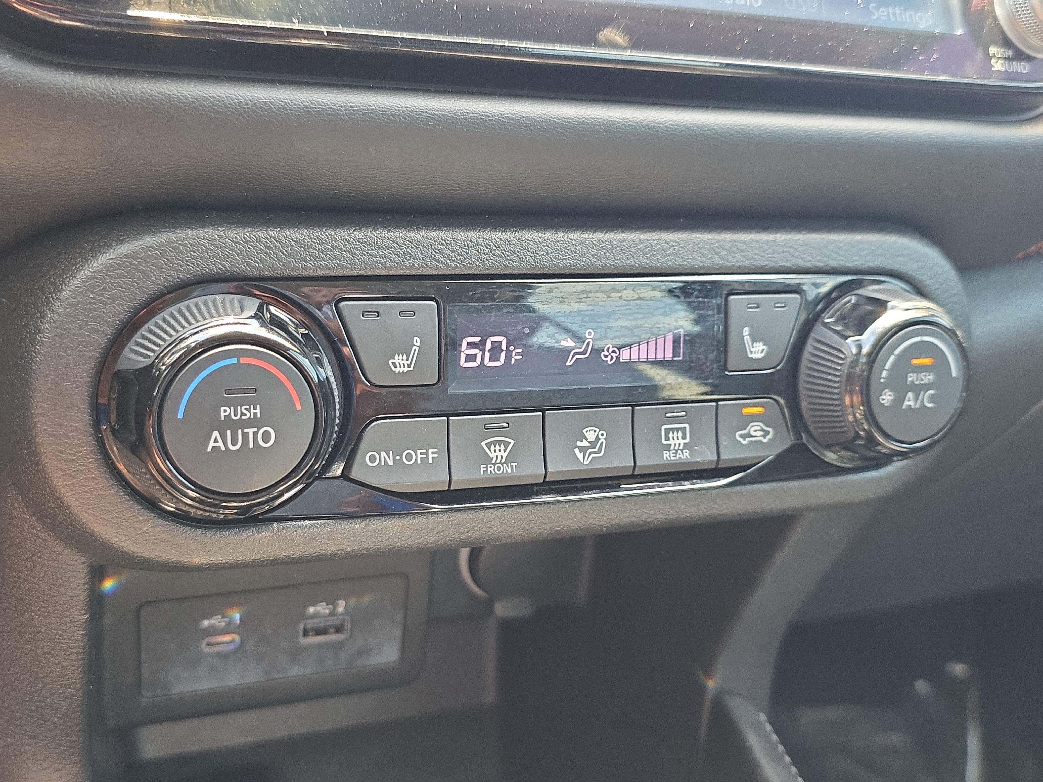 2022 Nissan Kicks SR